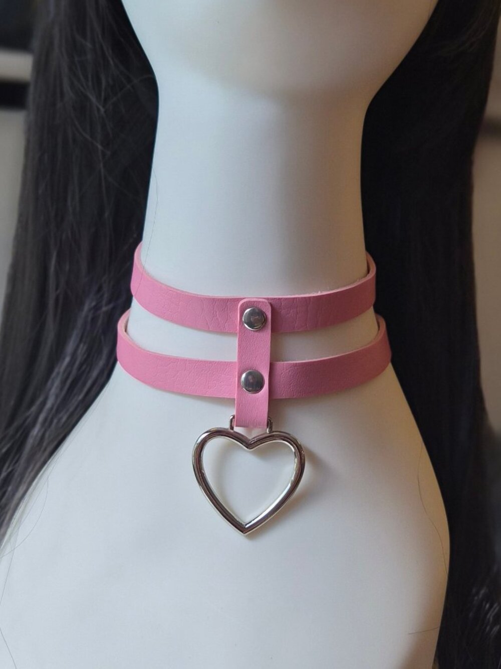 Pink fake leather choker/fashion collar with heart shaped metal ring